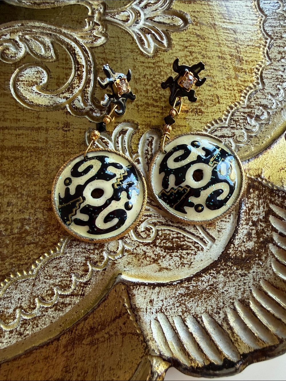 Lunch At The Ritz LATR Vintage Azsnacka Aztec Circle Dangle Earrings